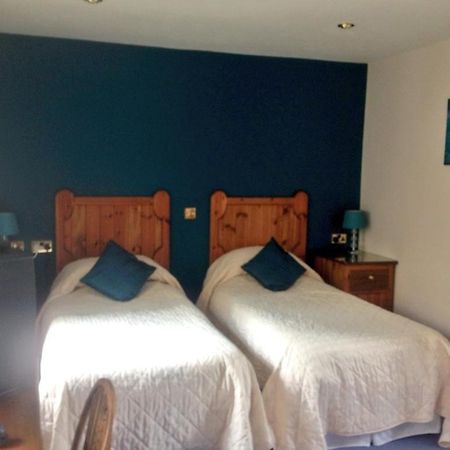 The Golden Boar Inn Bury St. Edmunds Номер фото