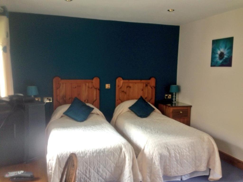 The Golden Boar Inn Bury St. Edmunds Номер фото